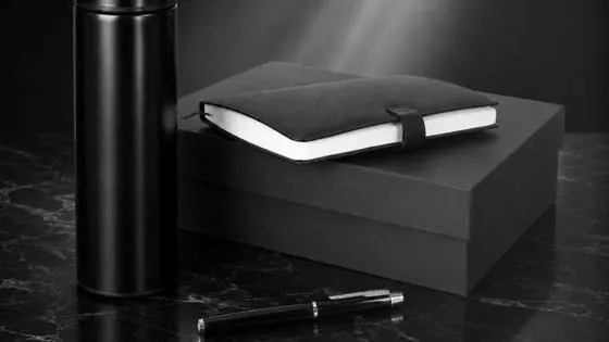 Executive gift set: insulated flask, notebook and metal pen in a black gift box